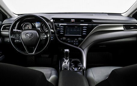 Toyota Camry, 2018 год, 2 379 000 рублей, 17 фотография