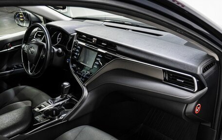 Toyota Camry, 2018 год, 2 379 000 рублей, 15 фотография