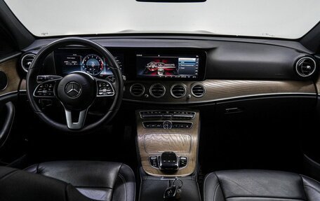 Mercedes-Benz E-Класс, 2019 год, 4 600 000 рублей, 19 фотография