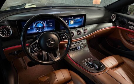 Mercedes-Benz E-Класс, 2019 год, 3 750 000 рублей, 6 фотография