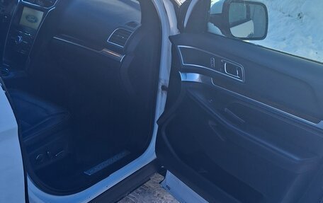 Ford Explorer VI, 2016 год, 2 270 000 рублей, 12 фотография