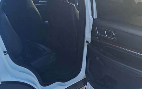 Ford Explorer VI, 2016 год, 2 270 000 рублей, 11 фотография