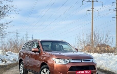 Mitsubishi Outlander III рестайлинг 3, 2013 год, 1 490 000 рублей, 1 фотография