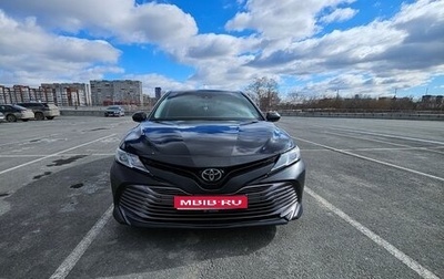 Toyota Camry, 2018 год, 1 950 000 рублей, 1 фотография