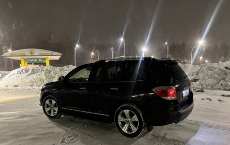 Toyota Highlander III, 2012 год, 1 900 000 рублей, 2 фотография