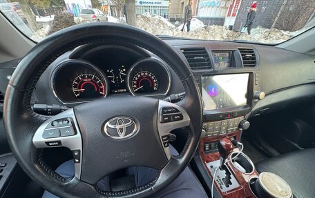 Toyota Highlander III, 2012 год, 1 900 000 рублей, 12 фотография