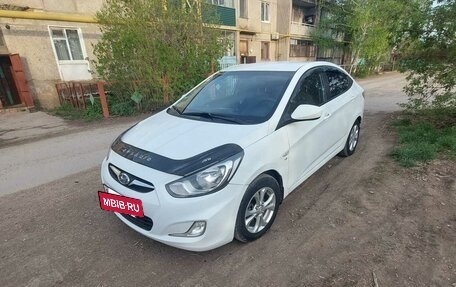Hyundai Solaris II рестайлинг, 2014 год, 800 000 рублей, 2 фотография