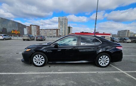 Toyota Camry, 2018 год, 1 950 000 рублей, 3 фотография