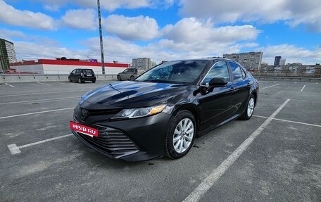 Toyota Camry, 2018 год, 1 950 000 рублей, 2 фотография