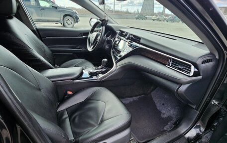 Toyota Camry, 2018 год, 1 950 000 рублей, 7 фотография