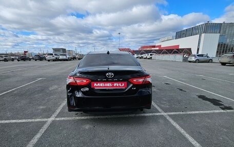 Toyota Camry, 2018 год, 1 950 000 рублей, 4 фотография