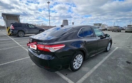 Toyota Camry, 2018 год, 1 950 000 рублей, 6 фотография