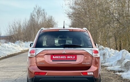 Mitsubishi Outlander III рестайлинг 3, 2013 год, 1 490 000 рублей, 3 фотография
