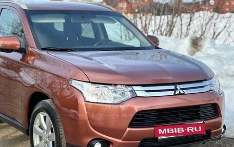 Mitsubishi Outlander III рестайлинг 3, 2013 год, 1 490 000 рублей, 6 фотография