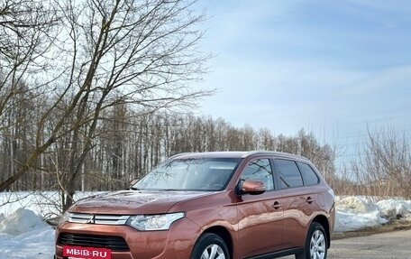 Mitsubishi Outlander III рестайлинг 3, 2013 год, 1 490 000 рублей, 5 фотография