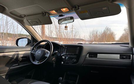 Mitsubishi Outlander III рестайлинг 3, 2013 год, 1 490 000 рублей, 12 фотография