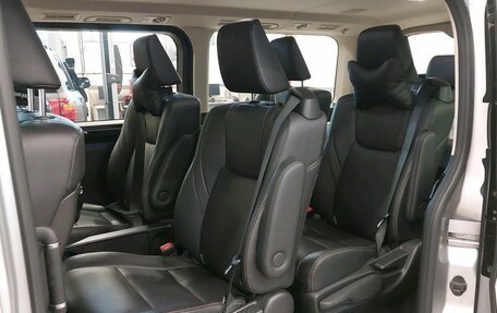 Toyota HiAce H300, 2021 год, 4 990 000 рублей, 7 фотография