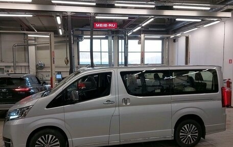 Toyota HiAce H300, 2021 год, 4 990 000 рублей, 4 фотография