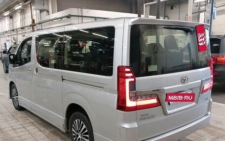 Toyota HiAce H300, 2021 год, 4 990 000 рублей, 10 фотография