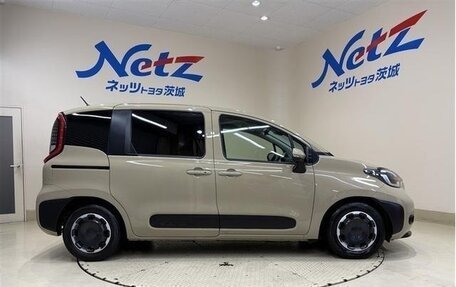 Toyota Sienta, 2022 год, 1 330 000 рублей, 3 фотография