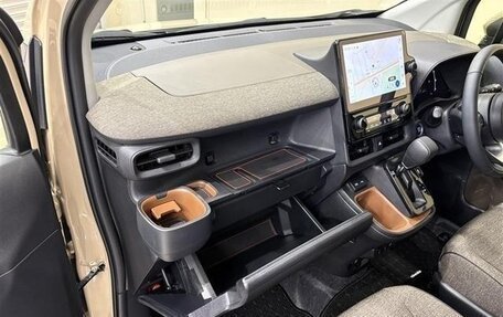 Toyota Sienta, 2022 год, 1 330 000 рублей, 8 фотография