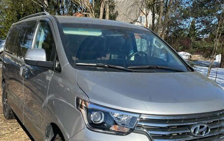 Hyundai Grand Starex Grand Starex I рестайлинг 2, 2020 год, 5 150 000 рублей, 2 фотография