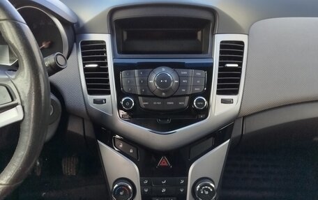 Chevrolet Cruze II, 2010 год, 650 000 рублей, 13 фотография