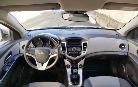 Chevrolet Cruze II, 2010 год, 650 000 рублей, 12 фотография