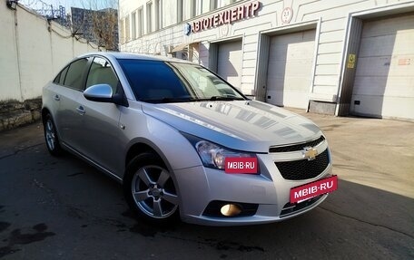 Chevrolet Cruze II, 2010 год, 650 000 рублей, 3 фотография