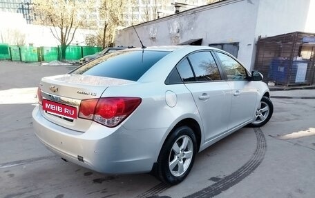 Chevrolet Cruze II, 2010 год, 650 000 рублей, 10 фотография