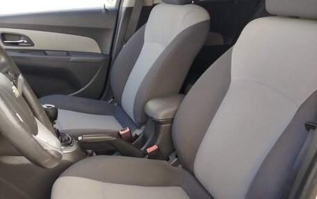 Chevrolet Cruze II, 2010 год, 650 000 рублей, 18 фотография