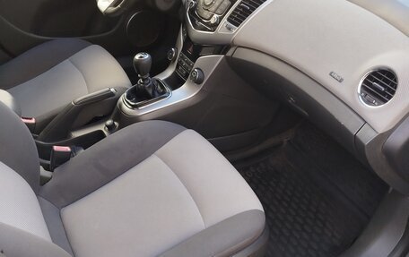 Chevrolet Cruze II, 2010 год, 650 000 рублей, 19 фотография