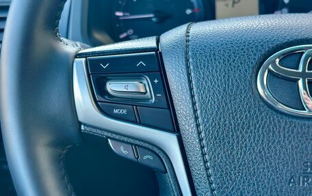 Toyota Land Cruiser Prado 150 рестайлинг 2, 2019 год, 4 099 000 рублей, 5 фотография