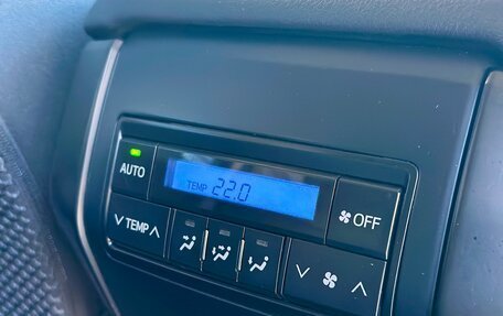 Toyota Land Cruiser Prado 150 рестайлинг 2, 2019 год, 4 099 000 рублей, 18 фотография