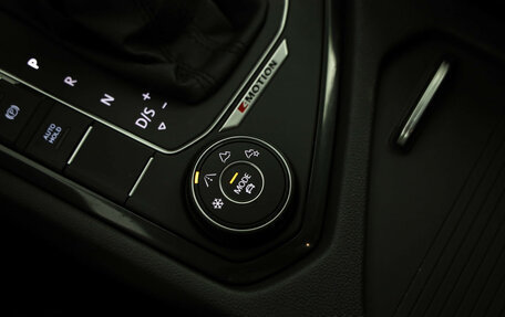 Volkswagen Tiguan II, 2018 год, 2 639 000 рублей, 17 фотография