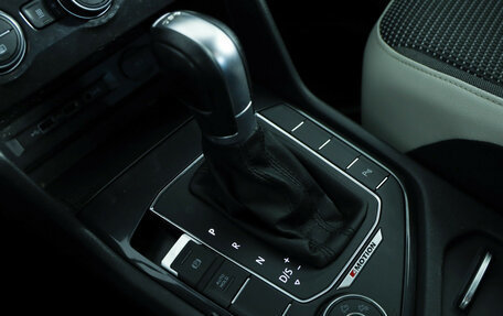 Volkswagen Tiguan II, 2018 год, 2 639 000 рублей, 11 фотография