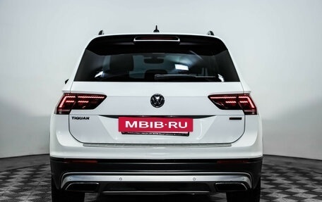 Volkswagen Tiguan II, 2018 год, 2 639 000 рублей, 5 фотография