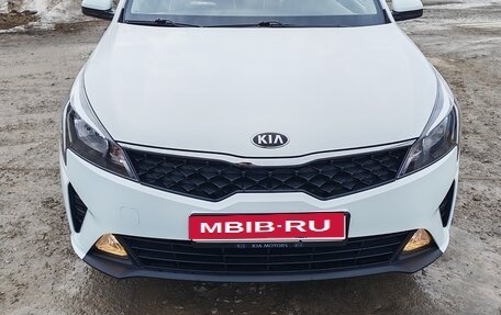 KIA Rio IV, 2021 год, 1 900 000 рублей, 1 фотография