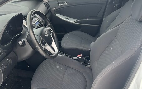 Hyundai Solaris II рестайлинг, 2011 год, 740 000 рублей, 9 фотография