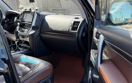 Toyota Land Cruiser 200, 2018 год, 5 900 000 рублей, 6 фотография