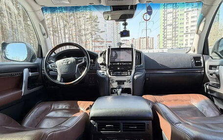 Toyota Land Cruiser 200, 2018 год, 5 900 000 рублей, 10 фотография