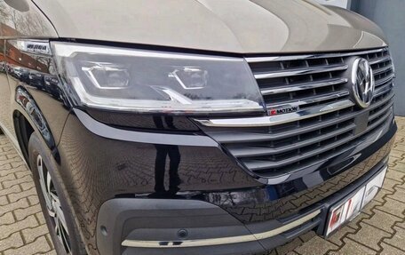 Volkswagen Multivan T6 рестайлинг, 2020 год, 4 600 000 рублей, 4 фотография