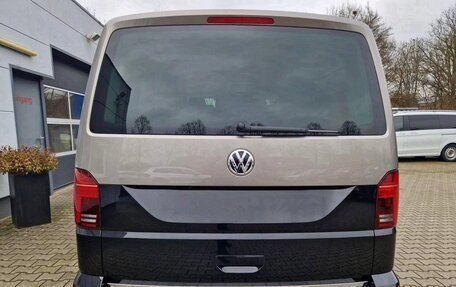 Volkswagen Multivan T6 рестайлинг, 2020 год, 4 600 000 рублей, 8 фотография