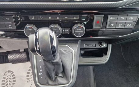 Volkswagen Multivan T6 рестайлинг, 2020 год, 4 600 000 рублей, 20 фотография