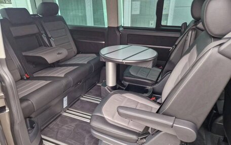 Volkswagen Multivan T6 рестайлинг, 2020 год, 4 600 000 рублей, 19 фотография