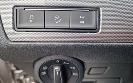 Volkswagen Multivan T6 рестайлинг, 2020 год, 4 600 000 рублей, 25 фотография