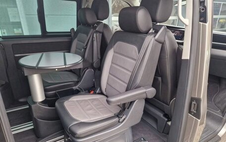 Volkswagen Multivan T6 рестайлинг, 2020 год, 4 600 000 рублей, 28 фотография