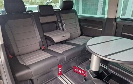 Volkswagen Multivan T6 рестайлинг, 2020 год, 4 600 000 рублей, 22 фотография