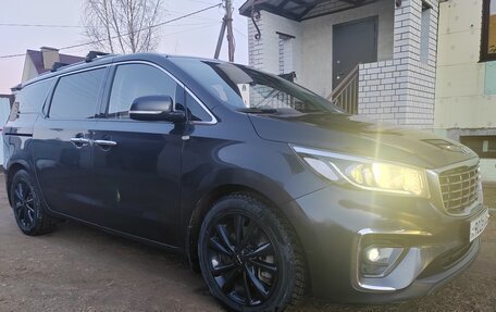 KIA Carnival III, 2018 год, 2 980 000 рублей, 2 фотография