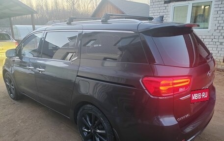 KIA Carnival III, 2018 год, 2 980 000 рублей, 7 фотография